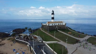 Salvador, Bahia, Brezilya - 21 Kasım 2021: Salvador 'daki Forte de Santo Antonio - Farol da Barra' nın hava manzarası.