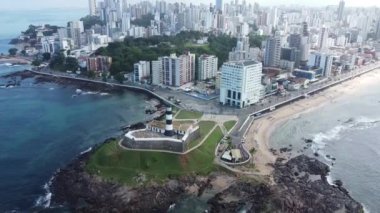 Salvador, Bahia, Brezilya - 21 Kasım 2021: Salvador 'daki Forte de Santo Antonio - Farol da Barra' nın hava manzarası.