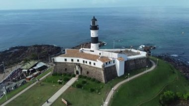 Salvador, Bahia, Brezilya - 21 Kasım 2021: Salvador 'daki Forte de Santo Antonio - Farol da Barra' nın hava manzarası.