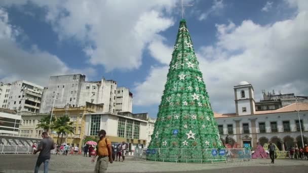 Salvador Bahia Brasil Kasım 2021 Pet Şişesinden Yapılmış Noel Ağacı — Stok video