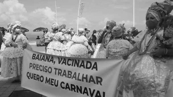 ブラジルのバヒア州サラドール2021年11月21日 バヤナはサルバドール市でのカーニバルの承認のデモ中に見られます — ストック動画