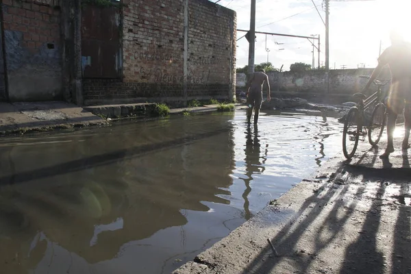 Salvador Bahia Brazil May 2013 Young Man Seen Accumulated Sewage — Stock Photo, Image