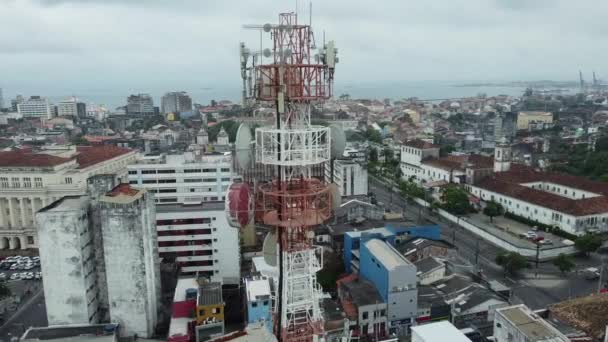 Salvador Bahia Brazil December 2021 Телефонну Антену Видно Даху Будинку — стокове відео