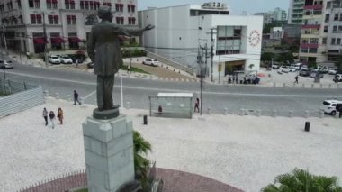 Salvador, Bahia, Brezilya - 2 Aralık 2021: Salvador 'daki Castro Alves Meydanı' nın havadan görünüşü. Burası hem şehir karnavalı hem de Hotel Fasano için bir sahne..