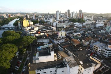 Itabuna, Bahia, Brezilya - 7 Haziran 2011: Güney Bahia 'daki Itabuna şehrinden geçen Cachoeira nehrinin havadan görünüşü.
