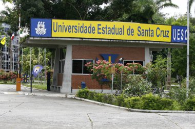 İlheus, Bahia, Brezilya - 3 Haziran 2011: Güney Bahia 'daki Iheus şehrindeki Santa Cruz Eyalet Üniversitesi cephesi.
