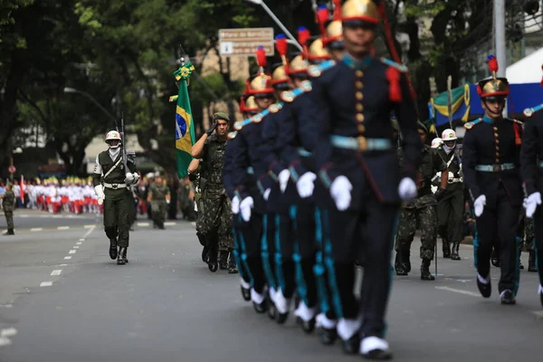 2016年9月7日ブラジルの首都サルバドールでブラジル独立を祝うパレード中のブラジル軍のメンバー — ストック写真