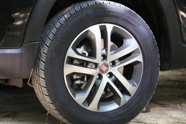 Salvador, Bahia, Brezilya - 26 Aralık 2016: Salvador 'da Tiger Shark motorlu Fiat Toro aracının detayları.