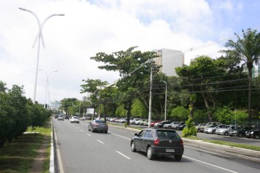 Salvador, Bahia, Brezilya - 1 Ağustos 2016: Salvador 'un Itaigara semtindeki Avenida ACM manzarası. Site BRT taşıma sisteminin uygulanması için gerekli niteliklere sahip çalışmalardan geçecek.
