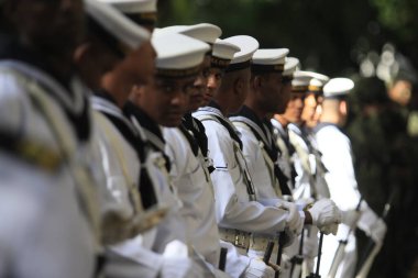 Salvador, Bahia, Brezilya - 7 Eylül 2014: Brezilya 'nın Salvador kentinde bağımsızlığını kutlamak için düzenlenen sivil-askeri geçit sırasında Brezilya Donanması' nın askeri üyeleri.