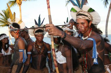 Santa Cruz Cabralia, Bahia, Brezilya - 17 Nisan 2008: Etina Pataxo 'dan yerli halk, Santa Cruz Cabralia kentindeki Coroa Vermelha köyünde oynanan yerel maçlarda görüldü..