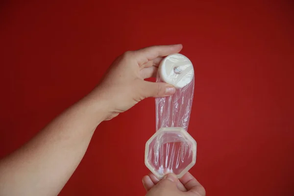 Salvador Bahia Brazil December 2021 Woman Holding Female Condom Salvador — Stock Photo, Image