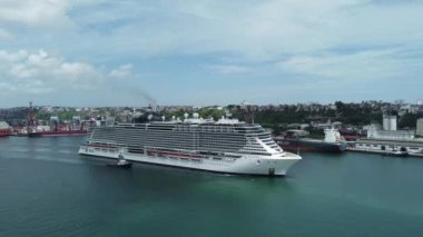 Salvador, Bahia, Brezilya - 7 Aralık 2021: Salvador limanına yaklaşırken MSC Sahil Yolcu Gemisi.