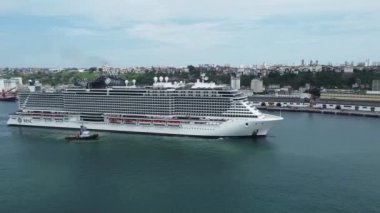 Salvador, Bahia, Brezilya - 7 Aralık 2021: Salvador limanına yaklaşırken MSC Sahil Yolcu Gemisi.