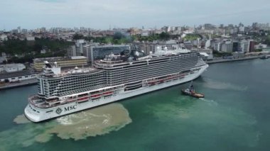 Salvador, Bahia, Brezilya - 7 Aralık 2021: Salvador limanına yaklaşırken MSC Sahil Yolcu Gemisi.