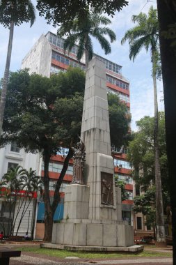Salvador, Bahia, Brezilya - 7 Aralık 2021: Salvador şehrinin ticaret bölgesindeki İngiltere meydanı manzarası.