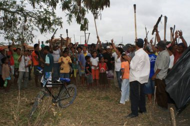 Eunapolis, Bahia, Brezilya - 15 Eylül 2008: Movimento Sem Terra - MST- Eunapolis belediyesindeki bir çiftliğe yapılan bir kara saldırısında aktivistler.