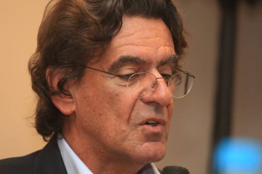 Salvador, Bahia, Brezilya - Eylül 2015: Luc Ferry, Salvador şehrindeki bir konferans sırasında laik hümanizmin filozof ve savunucusu.