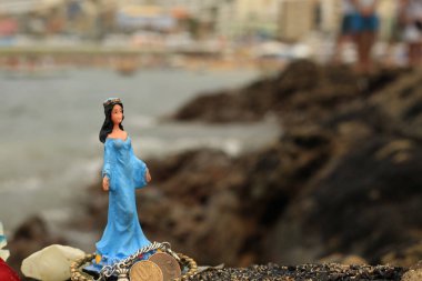 Salvador, Bahia, Brezilya - fevereiro 2, 2016: Salvador 'da bir plajdaki Orixa Yemanja, Candomble Tanrısı' nın heykeli.
