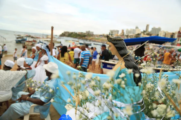 Salvador, Bahia, Brezilya - fevereiro 2, 2016: Salvador 'da bir plajdaki Orixa Yemanja, Candomble Tanrısı' nın heykeli.