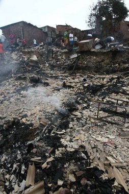 Itabuna, Bahia, Brezilya - 5 Mart 2012: Itabuna kentindeki gecekondu mahallesindeki yangından etkilenen bir bölgenin görüntüsü.