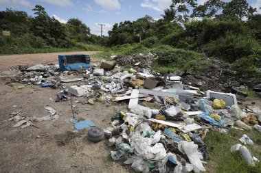 Simoes filho, bahia, brrazil - 22 Nisan 2019: Simoes Filho şehrinde çöp ve moloz atıldı.