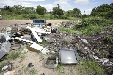 Simoes filho, bahia, brrazil - 22 Nisan 2019: Simoes Filho şehrinde çöp ve moloz atıldı.