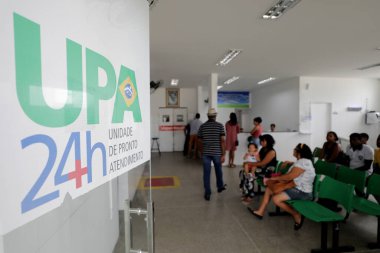 Feira de Santana, Bahia, Brezilya - 4 Eylül 2019: Feira de Santana şehrinde acil bakım ünitesi UPA 'da tıbbi bakım bekleyen hastalar.