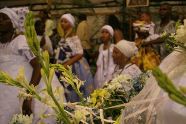 Santo Amaro, Bahia, Brezilya - 13 Mayıs 2007: Santo Amaro şehrindeki Bembe do Marecado dini etkinliğine katılan Candomble dini üyesi.