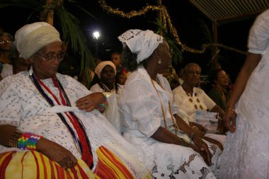 Santo Amaro, Bahia, Brezilya - 13 Mayıs 2007: Santo Amaro şehrindeki Bembe do Marecado dini etkinliğine katılan Candomble dini üyesi.