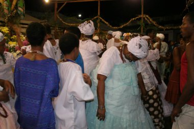 Santo Amaro, Bahia, Brezilya - 13 Mayıs 2007: Santo Amaro şehrindeki Bembe do Marecado dini etkinliğine katılan Candomble dini üyesi.