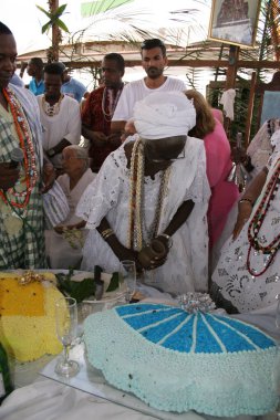 Santo Amaro, Bahia, Brezilya - 13 Mayıs 2007: Santo Amaro şehrindeki Bembe do Marecado dini etkinliğine katılan Candomble dini üyesi.