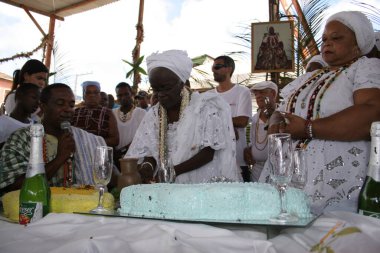 Santo Amaro, Bahia, Brezilya - 13 Mayıs 2007: Santo Amaro şehrindeki Bembe do Marecado dini etkinliğine katılan Candomble dini üyesi.