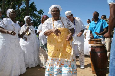 Santo Amaro, Bahia, Brezilya - 13 Mayıs 2007: Santo Amaro şehrindeki Bembe do Marecado dini etkinliğine katılan Candomble dini üyesi.