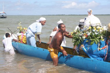 Santo Amaro, Bahia, Brezilya - 13 Mayıs 2007: Santo Amaro şehrindeki Bembe do Marecado dini etkinliğine katılan Candomble dini üyesi.