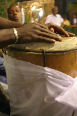 Santo Amaro, Bahia, Brezilya - 13 Mayıs 2007: Santo Amaro şehrindeki Bembe do Marecado dini etkinliğine katılan Candomble dini üyesi.