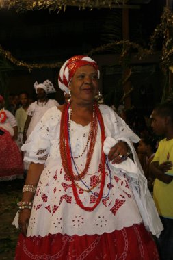Santo Amaro, Bahia, Brezilya - 13 Mayıs 2007: Santo Amaro şehrindeki Bembe do Marecado dini etkinliğine katılan Candomble dini üyesi.