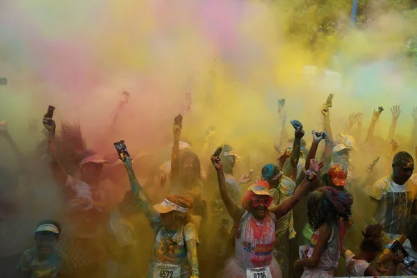 Salvador Bahia Brasilien März 2015 Teilnehmer Des Straßenlaufs Color Run — Stockfoto