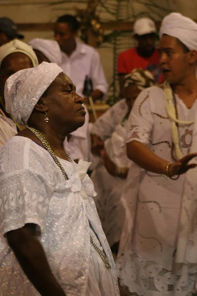 Santo Amaro, Bahia, Brezilya - 13 Mayıs 2007: Santo Amaro şehrindeki Bembe do Marecado dini etkinliğine katılan Candomble dini üyesi.