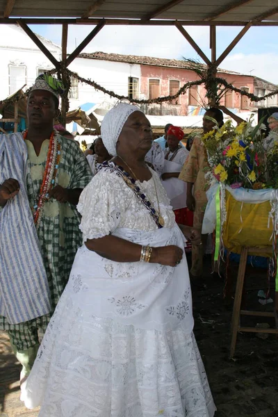 Santo Amaro, Bahia, Brezilya - 13 Mayıs 2007: Santo Amaro şehrindeki Bembe do Marecado dini etkinliğine katılan Candomble dini üyesi.