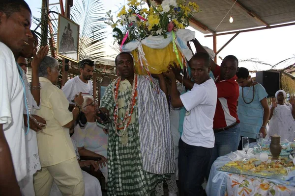 Santo Amaro, Bahia, Brezilya - 13 Mayıs 2007: Santo Amaro şehrindeki Bembe do Marecado dini etkinliğine katılan Candomble dini üyesi.