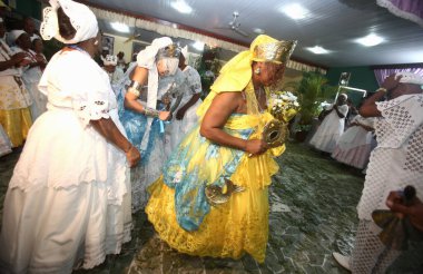 Simoes filho, bahia, brrazil - 27 Şubat 2016: Simoes Filho kentindeki cndomble bahçesinde dini şenlikler sırasında dindar dinlerin takipçileri.