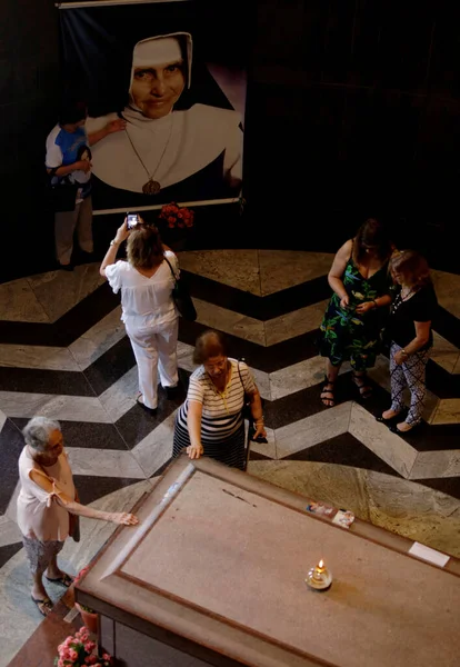 Salvador Bahia Brazil May 2019 Devotee Visits Tomb Santa Dulce — Foto Stock