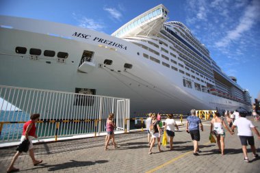 Salvador, Bahia, Brezilya - 3 Ocak 2018: Atlantik ötesi gemi Salvador limanında görüldü..