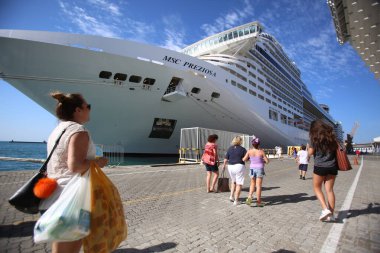 Salvador, Bahia, Brezilya - 3 Ocak 2018: Atlantik ötesi gemi Salvador limanında görüldü..