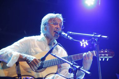 Santo Amaro, Bahia, Brezilya - 25 Ocak 2013: Santo Amaro, Reconcavo da Bahia 'da gerçekleştirilen bir konser sırasında şarkıcı Caetano Veloso.