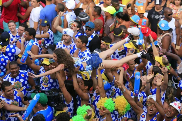 Salvador Bahia Brasil Marzo 2014 Joven Visto Llevado Por Multitud — Foto de Stock