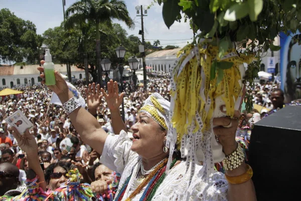 Salvador, Bahia, Brezilya - 15 Ocak 2015: Sinyor do Bonfim 'in müritleri Salvador şehrindeki kiliseye geçit töreni sırasında