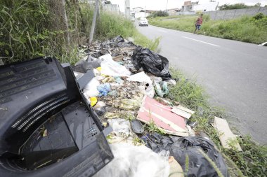 Feira de Santana, Bahia, Brezilya - 15 Mayıs 2019: Feira de Santana şehrinin sokaklarında biriken çöp.