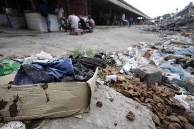 Feira de Santana, Bahia, Brezilya - 15 Mayıs 2019: Feira de Santana şehrinin sokaklarında biriken çöp.